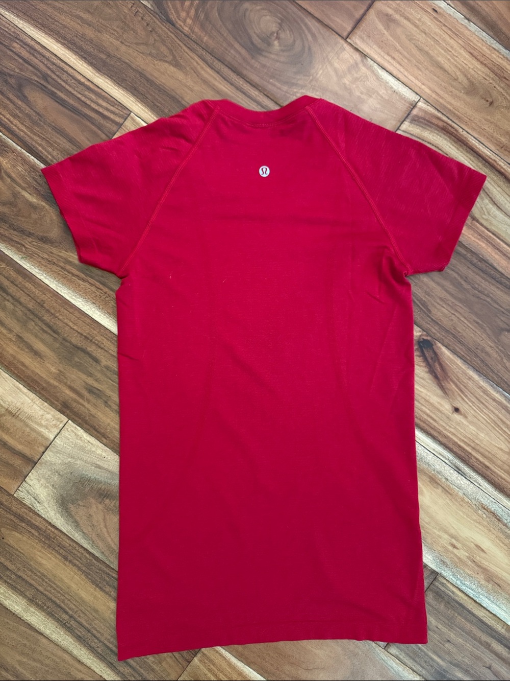 Lululemon swiftly tee hip length, red-size 8 tag removed-great condition - Picture 2 of 3